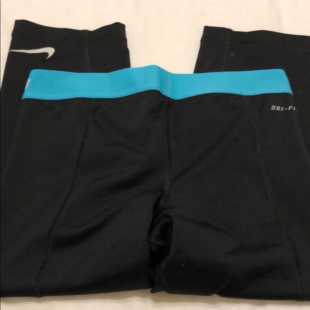 Nike Pro Dri-Fit Capri Leggings - Picture 4 of 8
